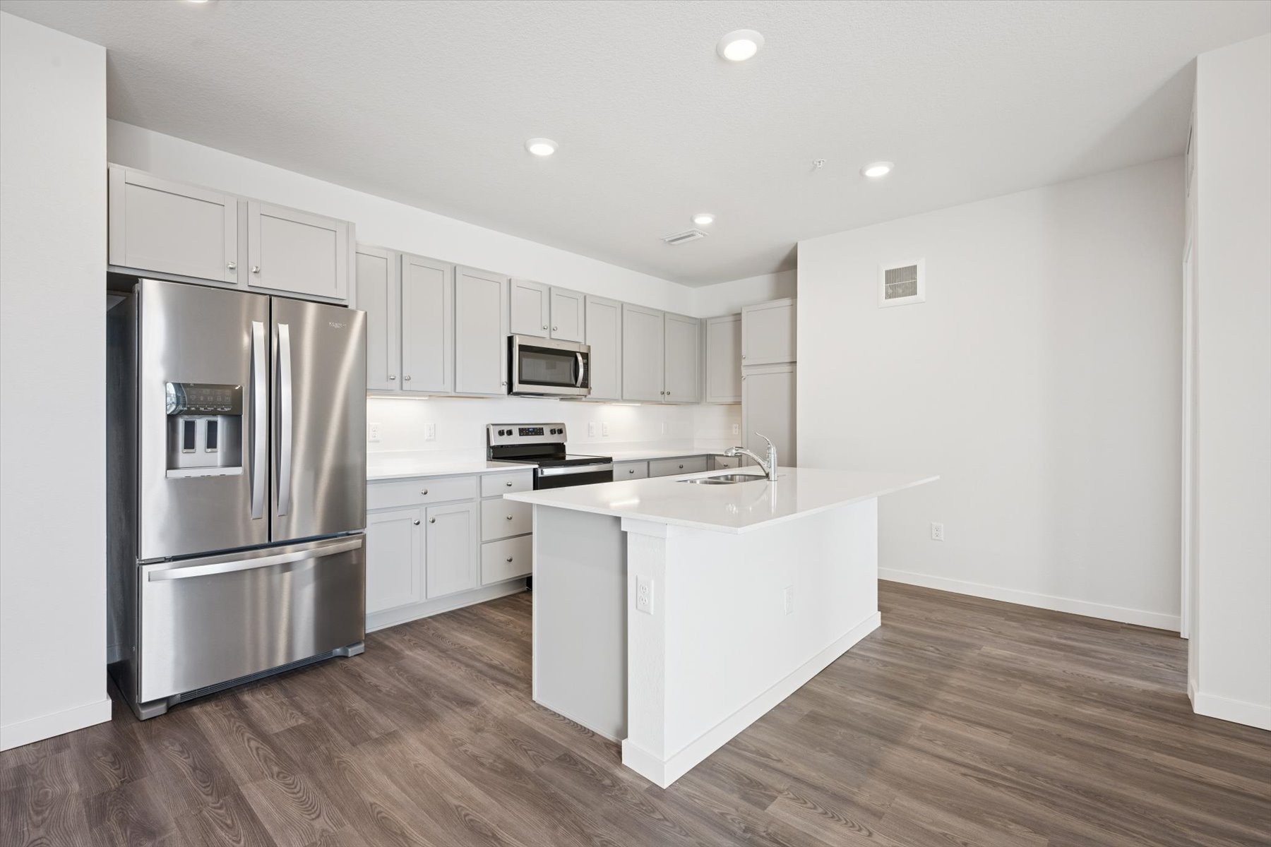 A kitchen with white cabinets.