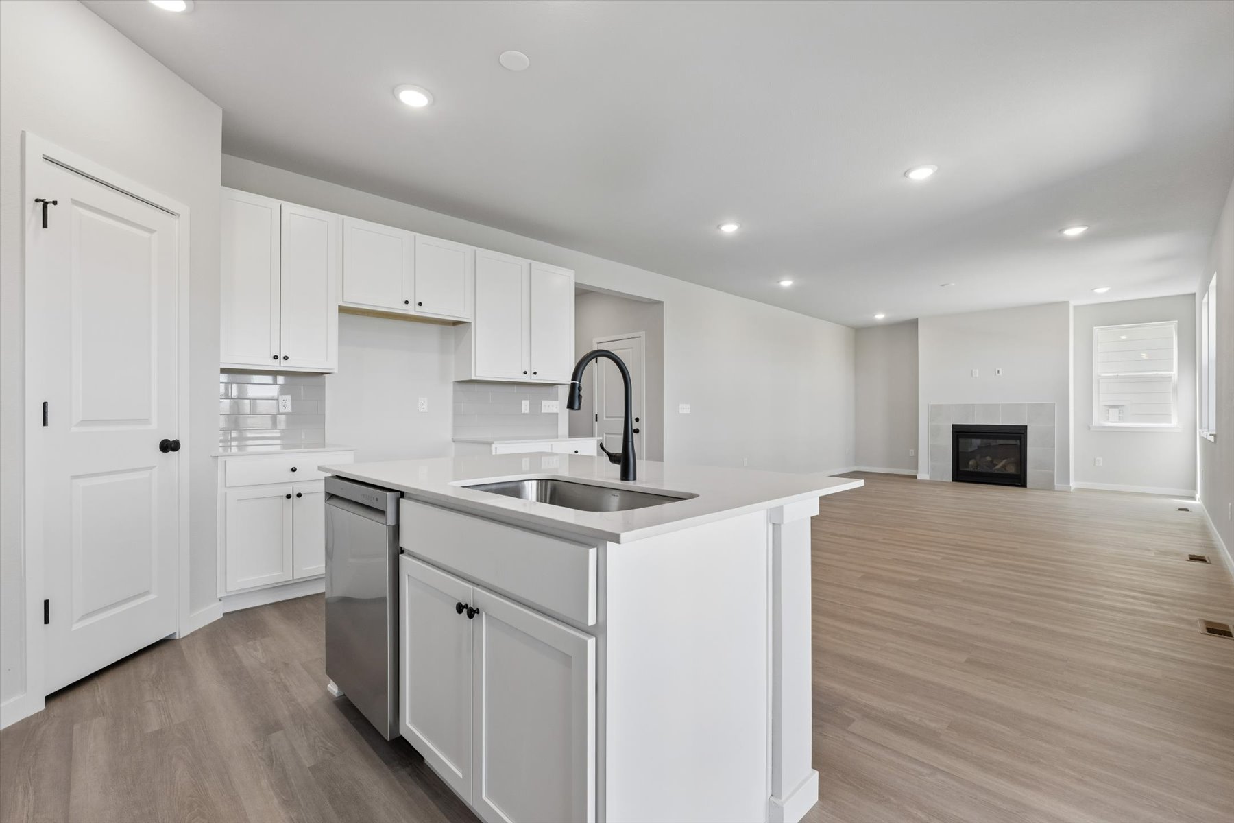 A kitchen with white cabinets.