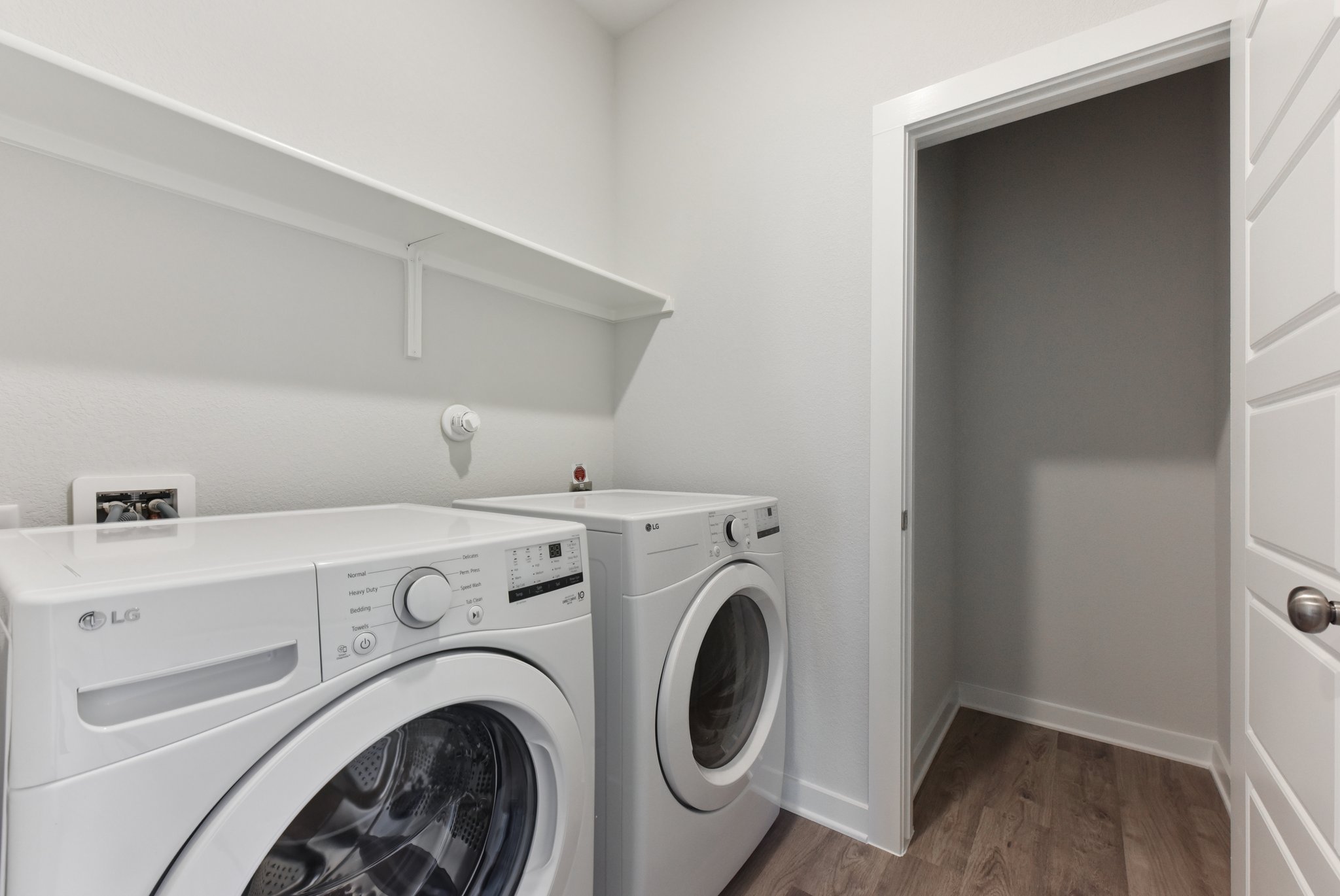 A washing machine in a room.