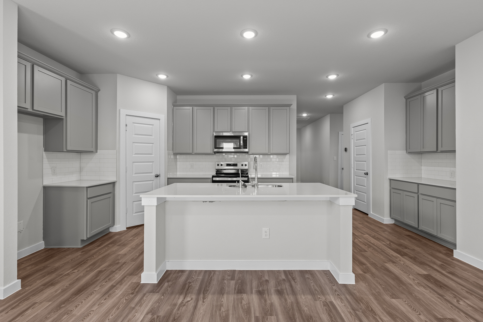A kitchen with white cabinets.