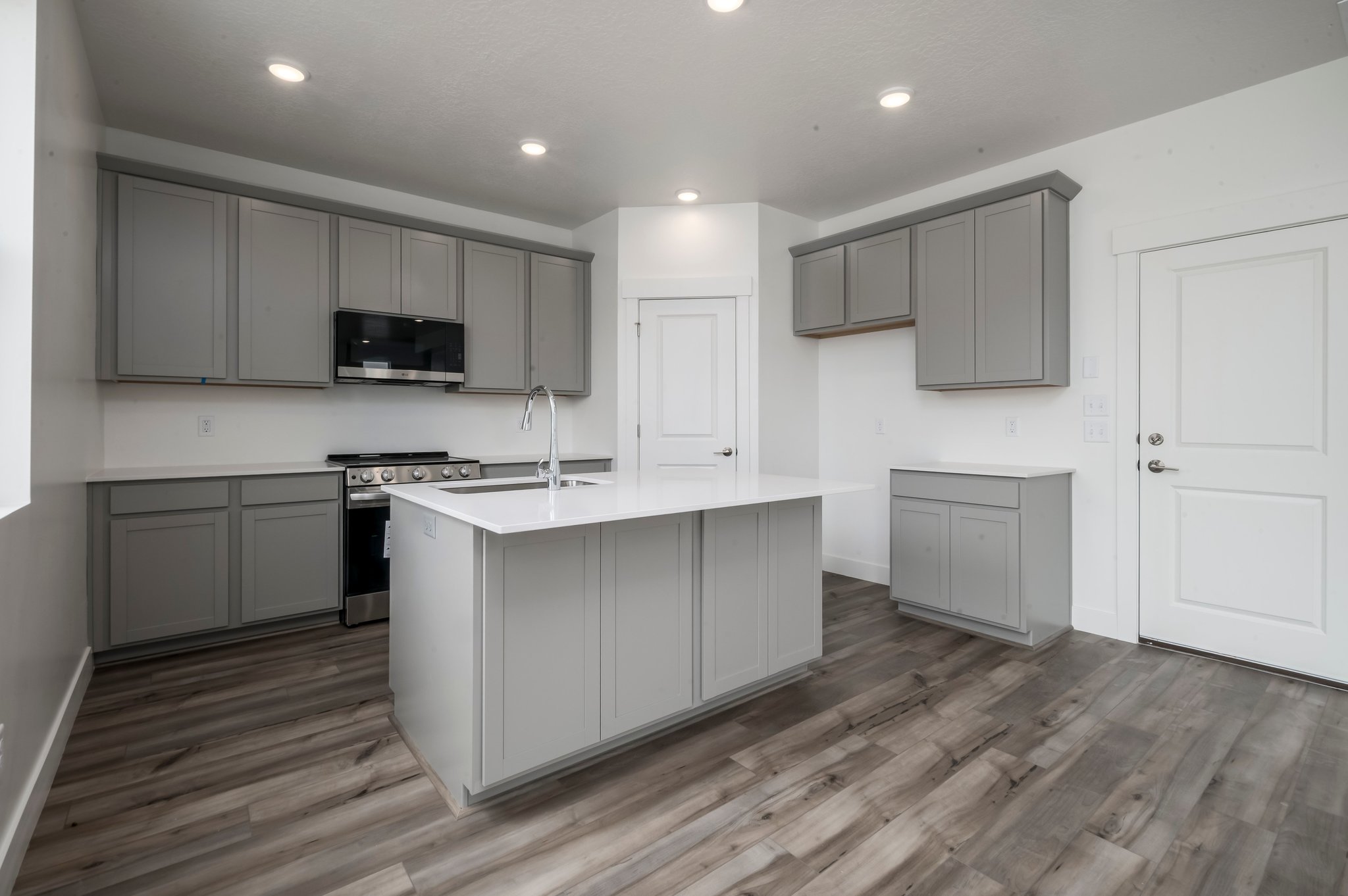 A kitchen with white cabinets.