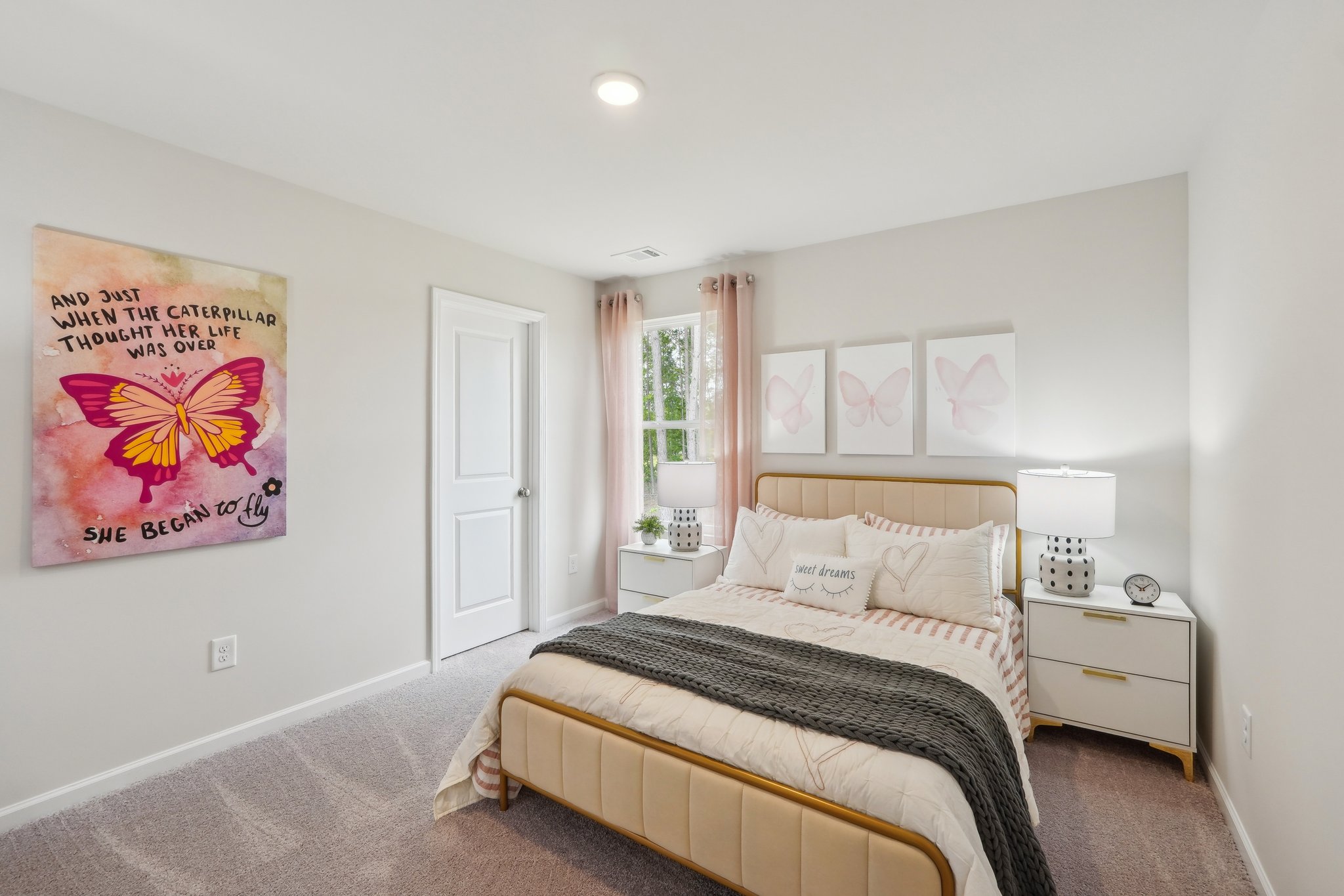 A bedroom with a bed and a lamp.